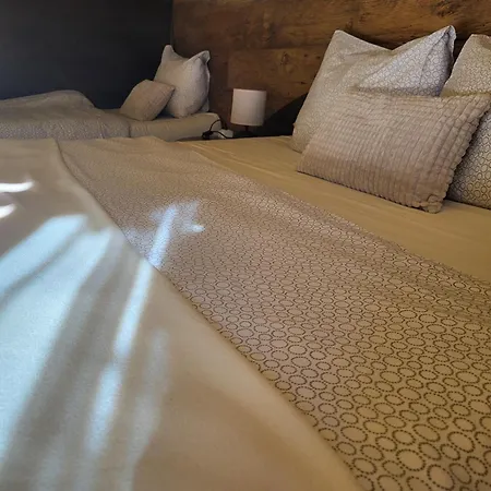 Roger's Hotel *