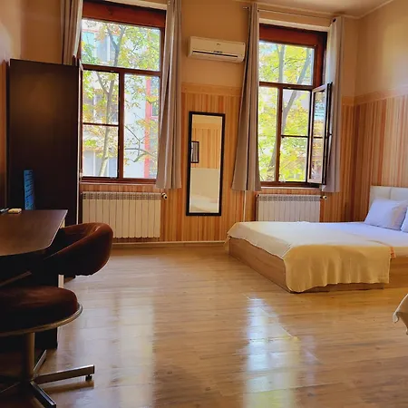 Hotel Roger's Ruse