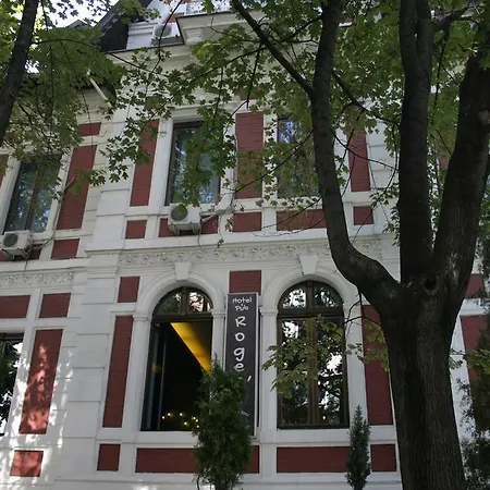 Roger's Hotel *